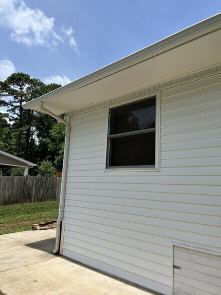 Energy efficient windows - 300 Chuckwood Rd