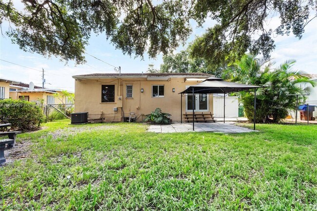 Building Photo - 301 SW 51st Ave