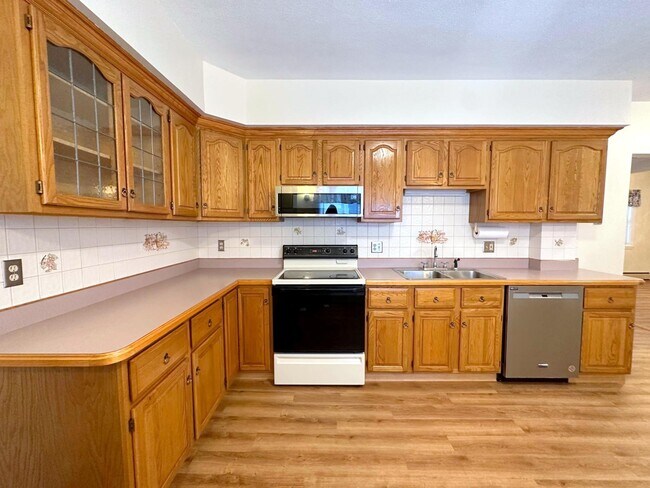 Primary Photo - 23 Hardwick St