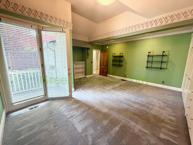 Building Photo - 10197-1136