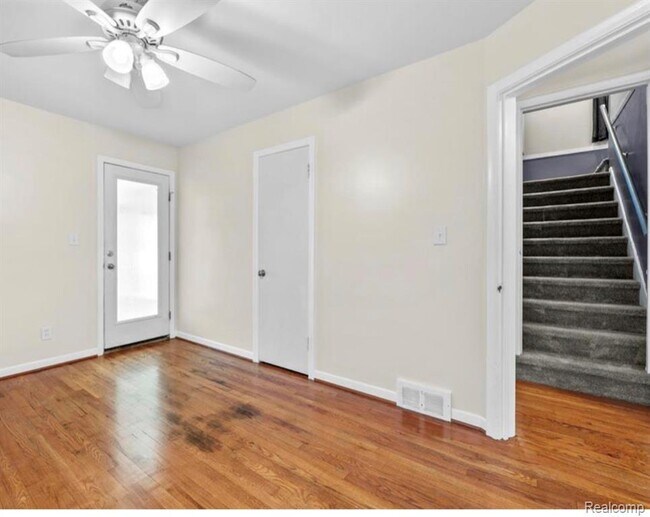Building Photo - 1790 Kenmore Dr
