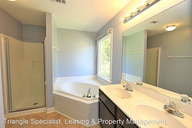 Building Photo - 4 br, 2.5 bath House - 405 St Kitts Court