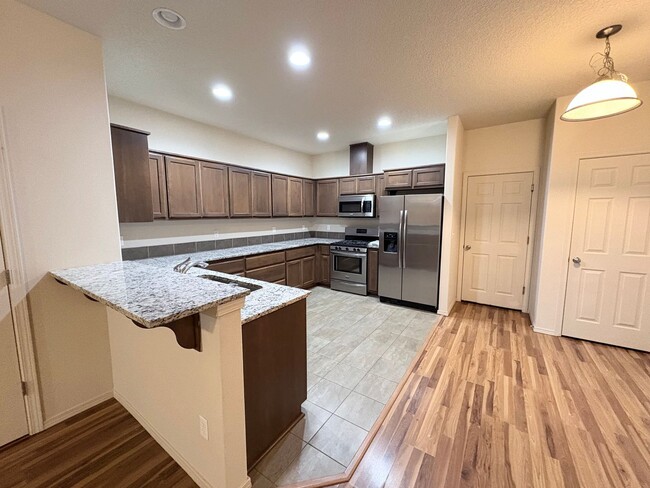 Building Photo - ONE MONTH FREE OF RENT!! Well Maintained, High Ceilings, Bonus Room, Great Location!