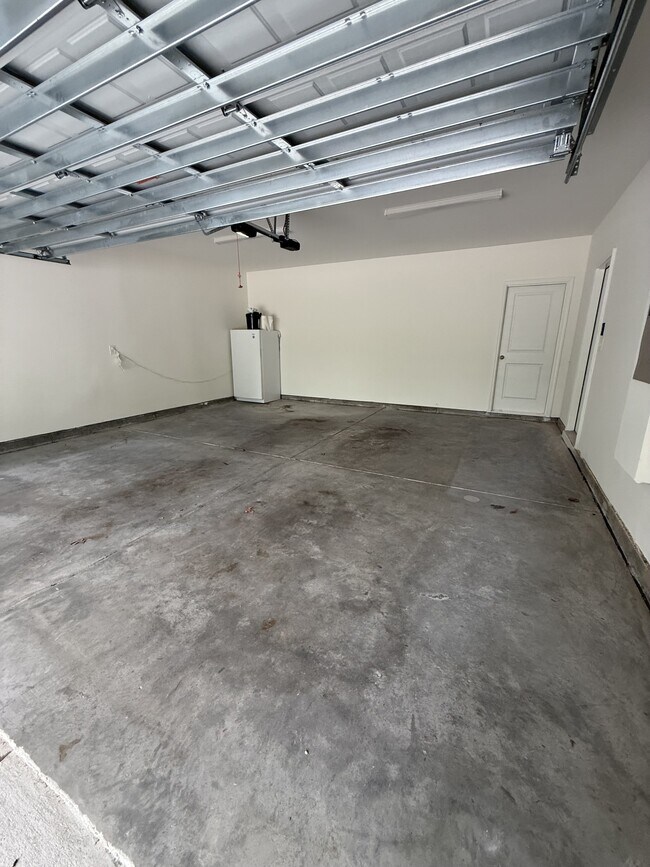 Building Photo - 704 Carraway Garden Dr