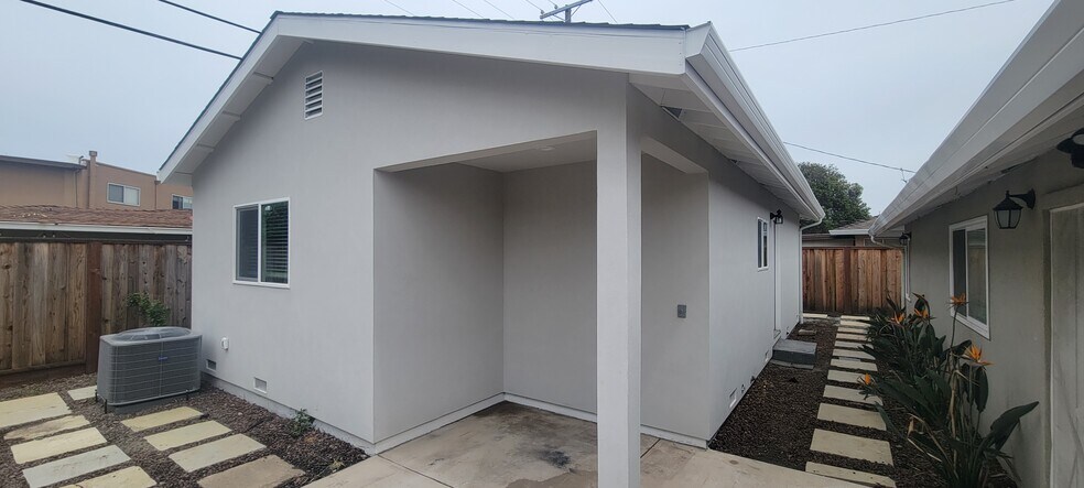 Building Photo - 2237 Warburton Ave