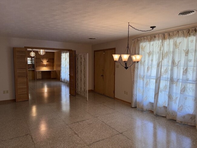 Building Photo - 956 Bonnabel Blvd