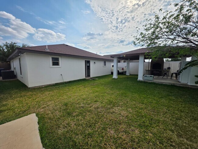 Building Photo - 1424 Franc Cigarroa Drive
