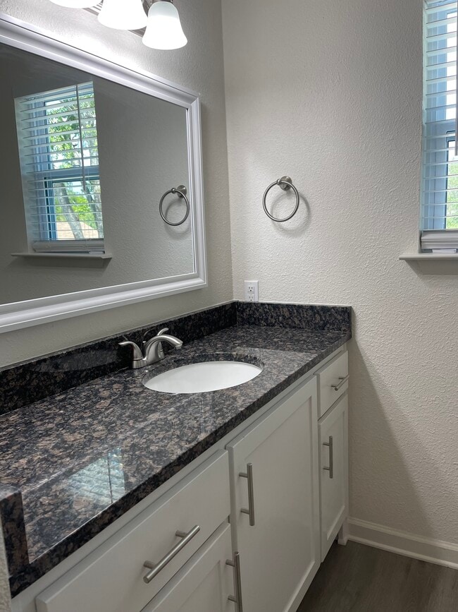 Building Photo - Pearl Street Townhomes