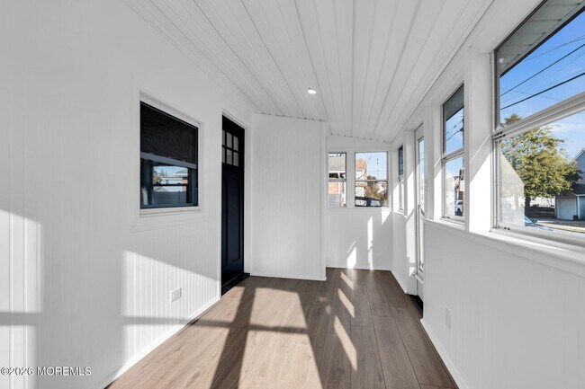 Building Photo - 1807-1809 Laurel Terrace