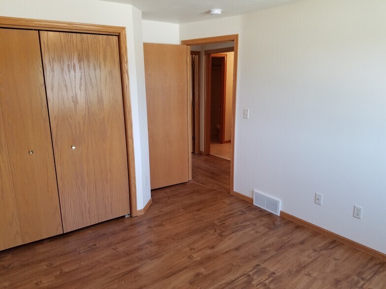 Building Photo - 3290 Windland Dr