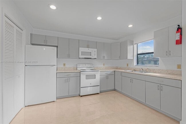 Building Photo - 28151 SW 142nd Ct