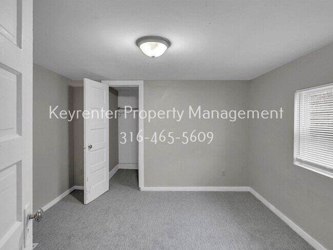 Building Photo - Charming 2 bedroom 1 bath Craftsman Duplex
