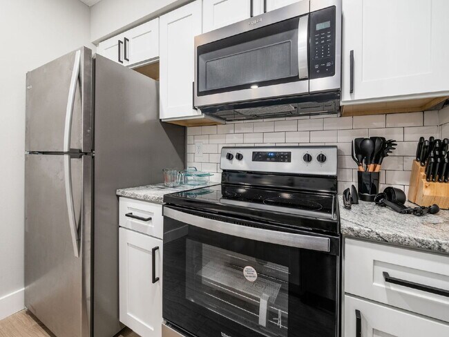 Building Photo - Charming Updated 1-Bedroom Home in Desirable Southern Orchards