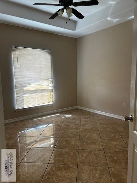 Building Photo - 6654 Pino Azul Dr