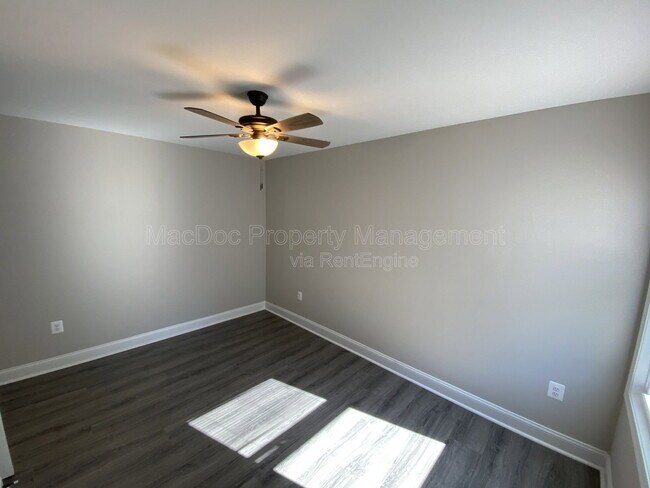 Building Photo - 77 Lakeview Dr