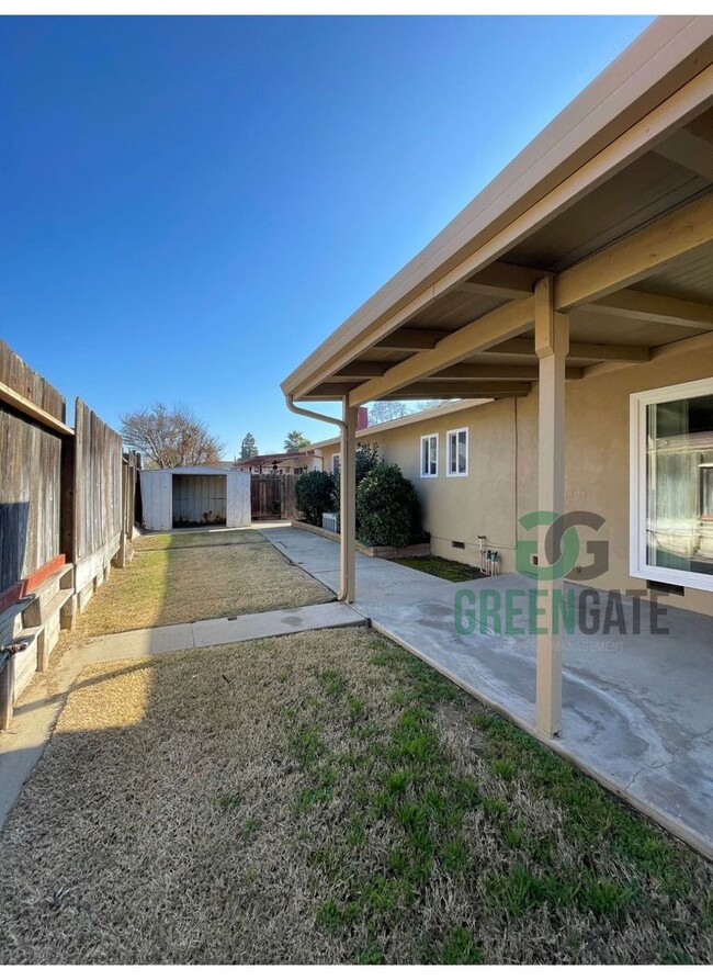 Building Photo - Charming 3 Bedroom 2 Bath Modesto home ava...