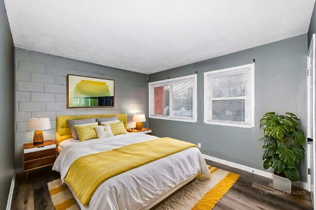 Building Photo - Charming 2 Bed, 1 Bath Apartment in Indianapolis - Don't Miss Out!