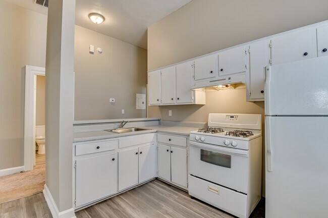 Building Photo - 515 3rd St