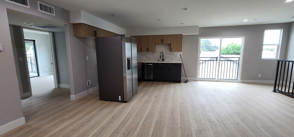 Building Photo - 5725 Klump Ave