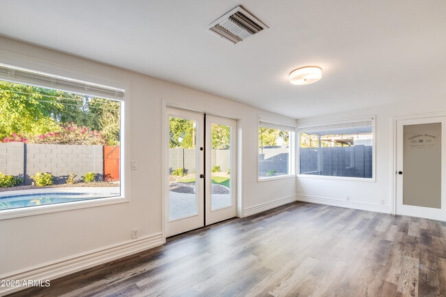 Building Photo - 2532 E Highland Ave