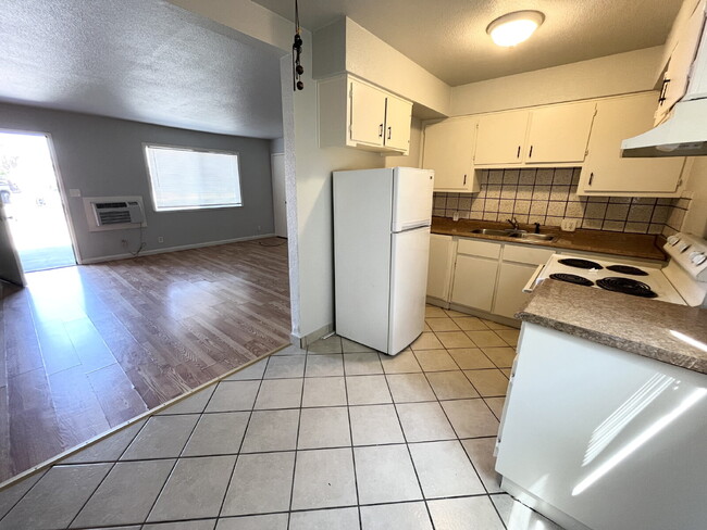 Building Photo - Merced: $975 1 bed 1 bath downstairs unit