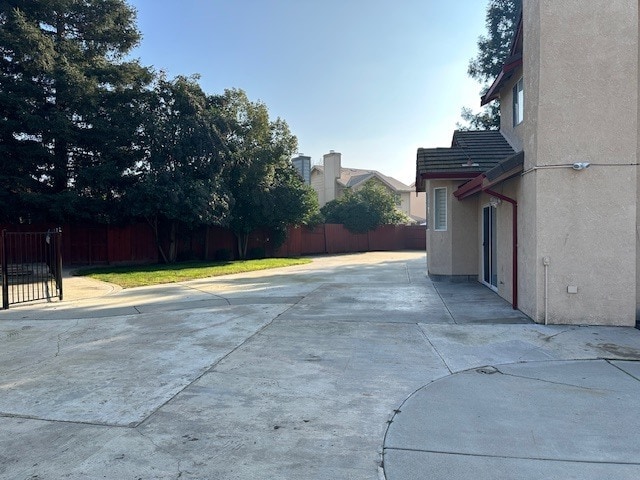 Building Photo - Modesto 5 Bedroom 3 Bathroom with a Pool