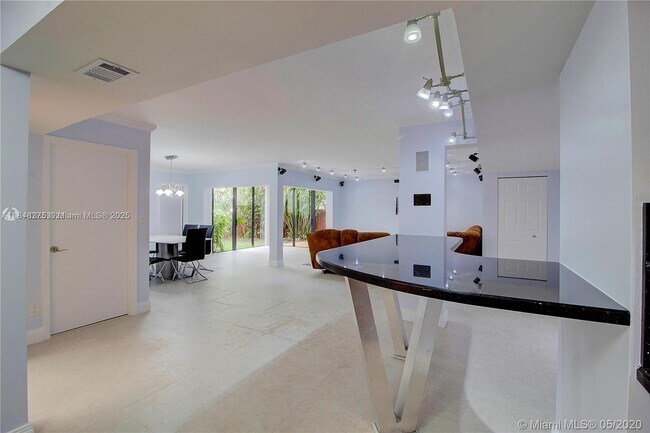 Building Photo - 323 Ives Dairy Rd