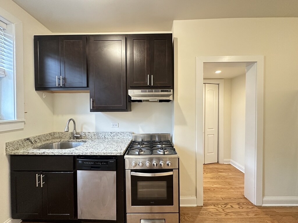 Building Photo - 4039.5 N Ashland Ave