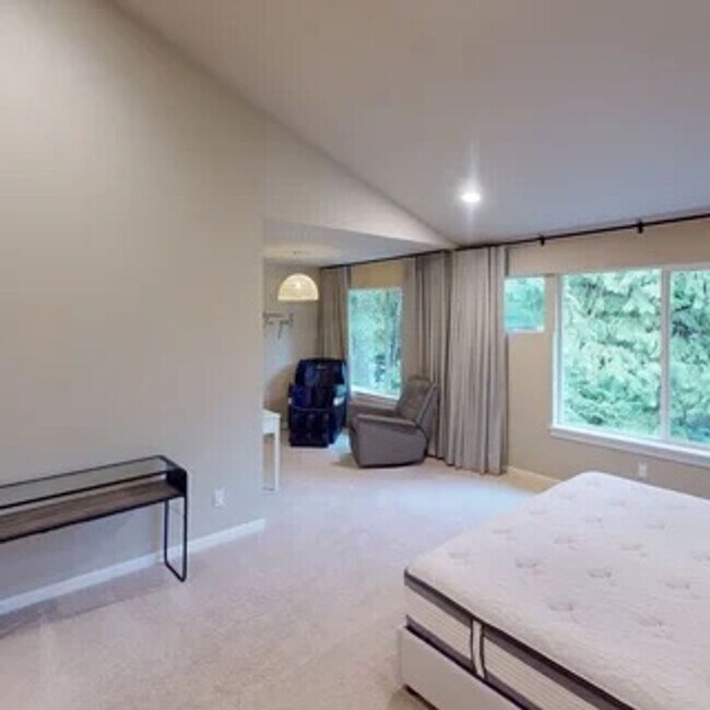 Building Photo - This Shy Creek Neighborhood 4 bed, 3 bath home has abundant space with a functional layout.