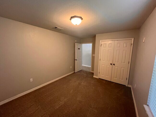 Building Photo - 305 Seclusion Blvd