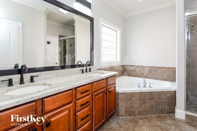 Building Photo - 7131 Greystone Village Ct