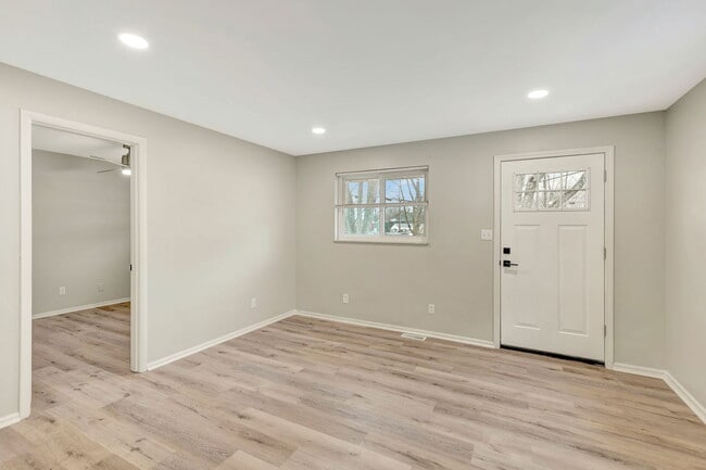 Building Photo - 7201 Longfield Dr