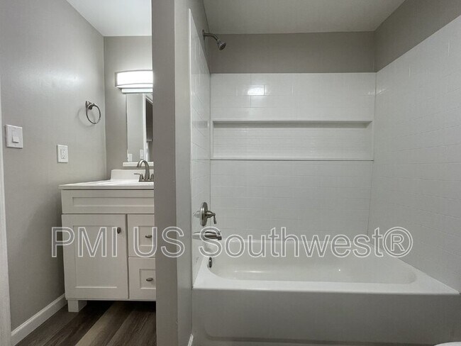 Building Photo - 738 Swan Dr