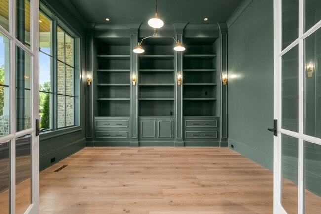 Building Photo - 8115 Devens Dr