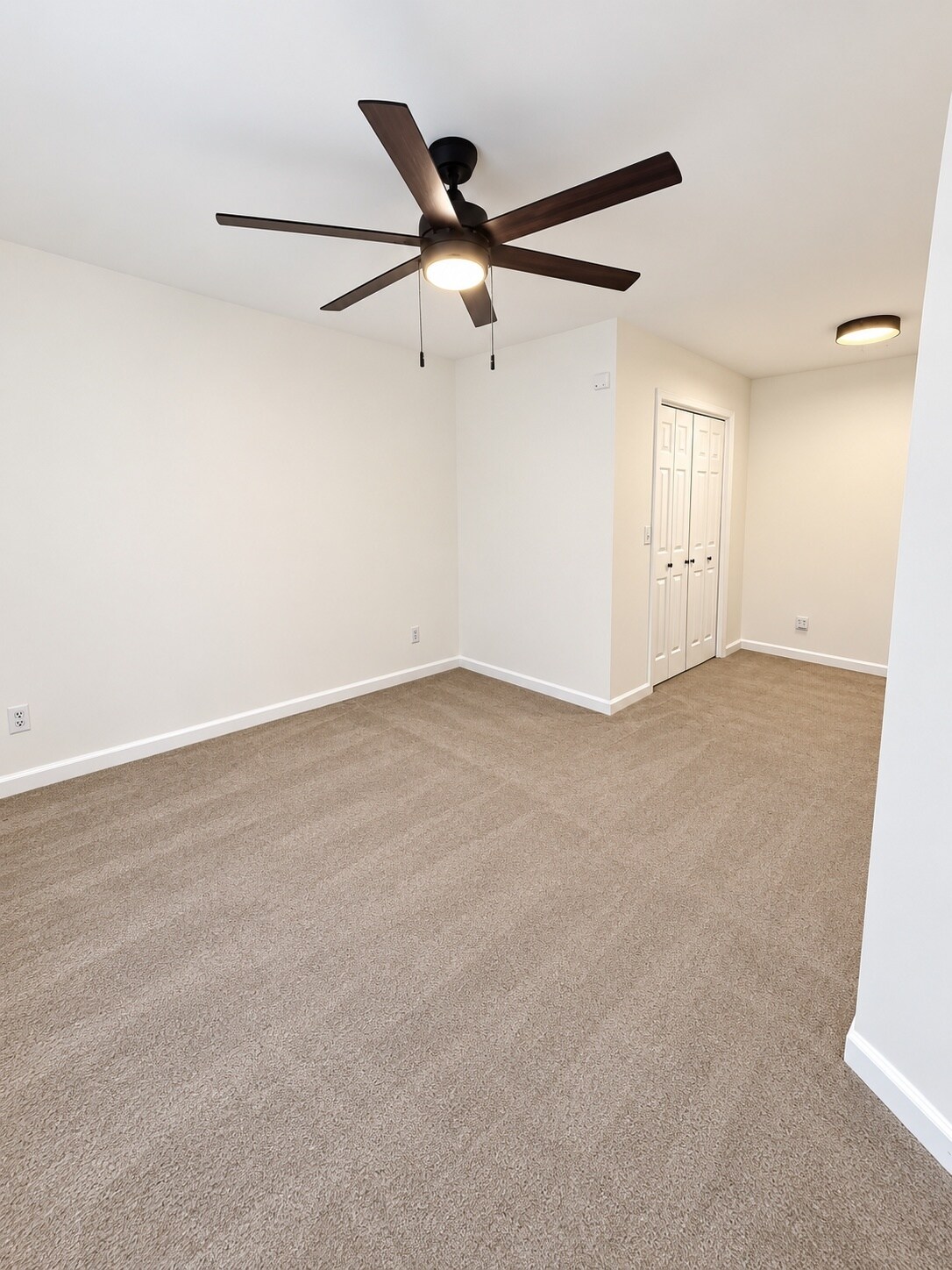 Building Photo - 933 S Woodstone Ln