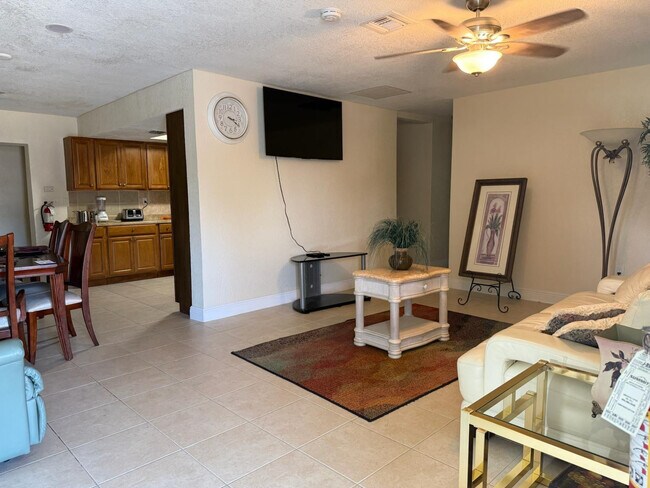 Building Photo - 5839 NW 16th St