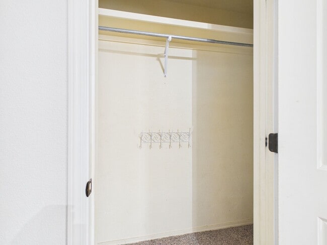 Building Photo - 4/2/2 in City View!