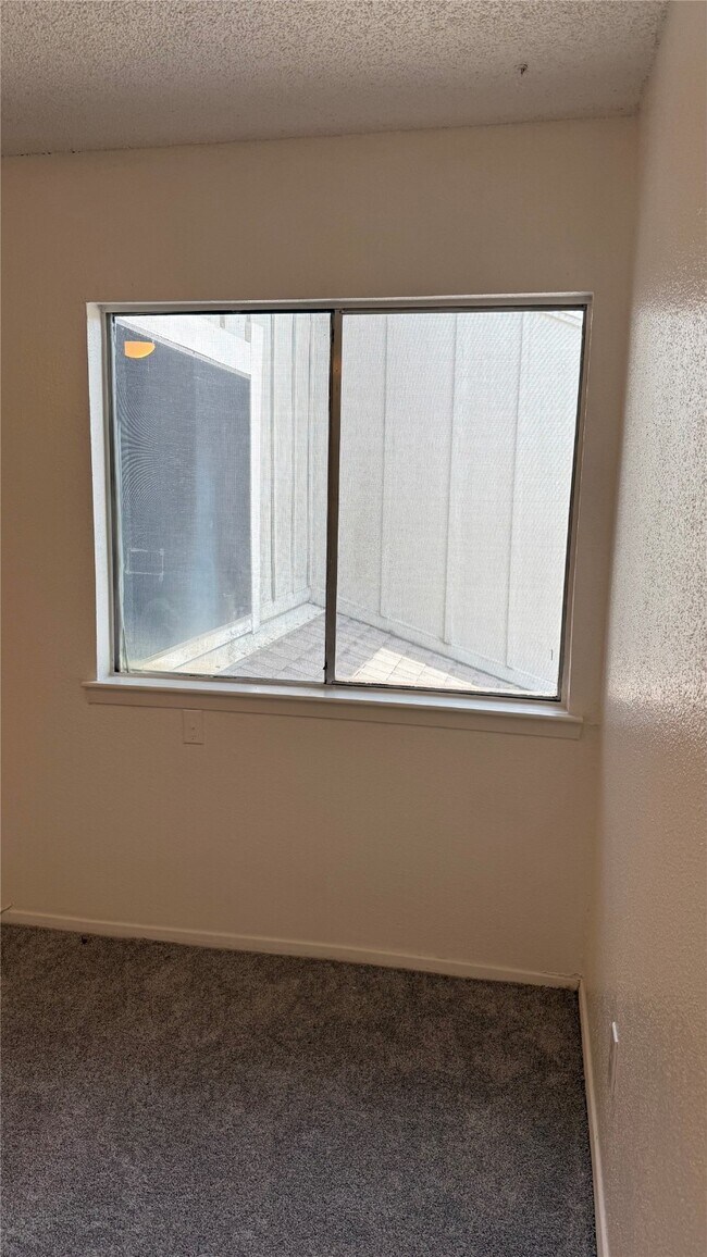Building Photo - 12922 Wirevine Ln