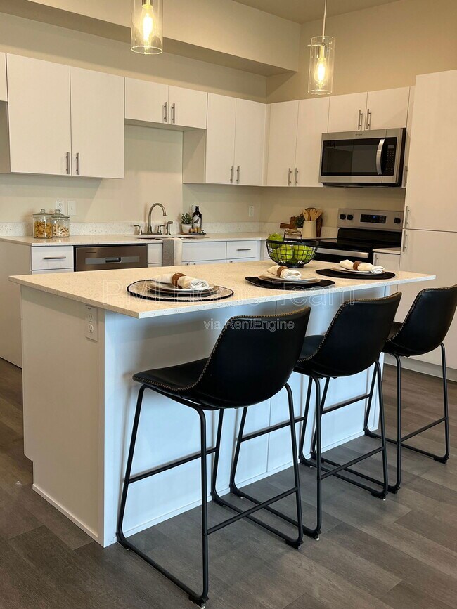 Building Photo - 155 E Ninth