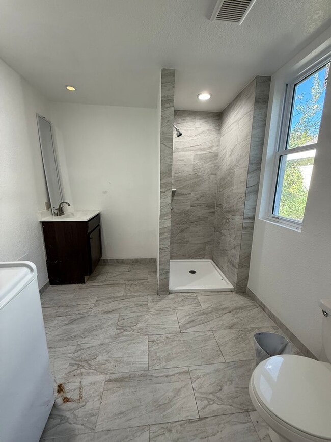 Building Photo - 918 S 19th St