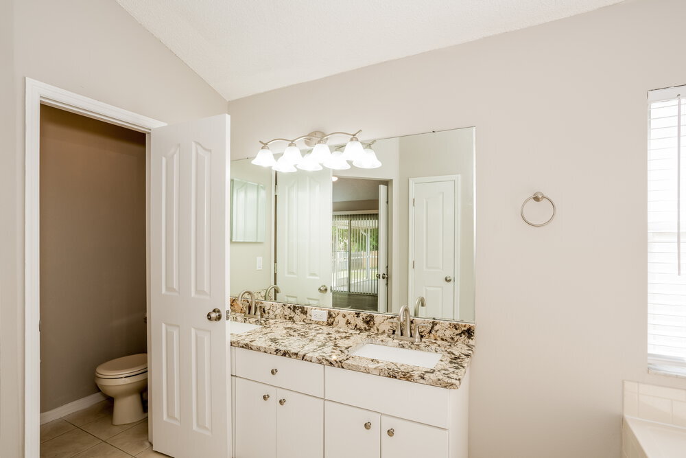 Building Photo - 10270 Oasis Palm Dr