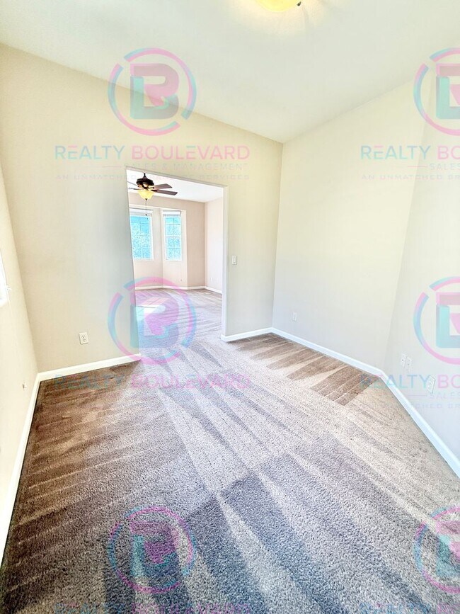 Building Photo - Beautiful townhome in South Meadows!  3-be...