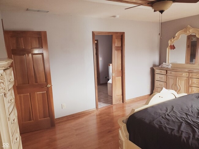 Building Photo - 5025 W Edwards Ave