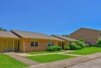 Building Photo - 400 Pine Burr Ln