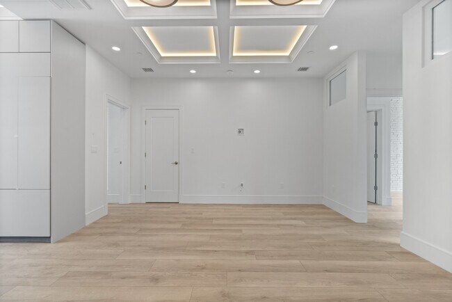 Building Photo - 1572 Beacon St