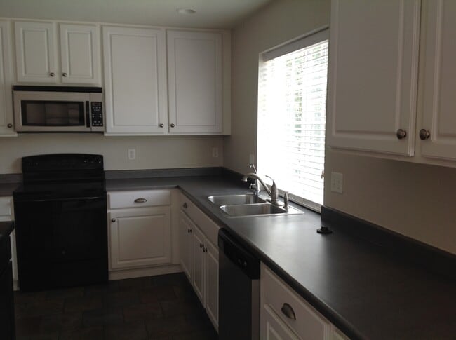 Building Photo - 4144 Alcazar Dr