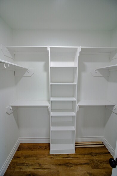 Primary walk-in closet - 928 W Austin St