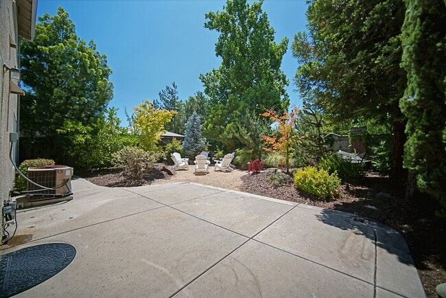 Building Photo - Beautiful Highland Reserve home 4 bedroom,...