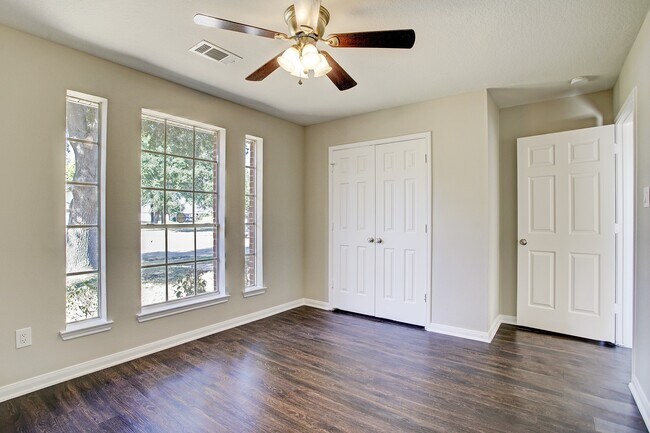 Building Photo - 6506 Larissa Cir