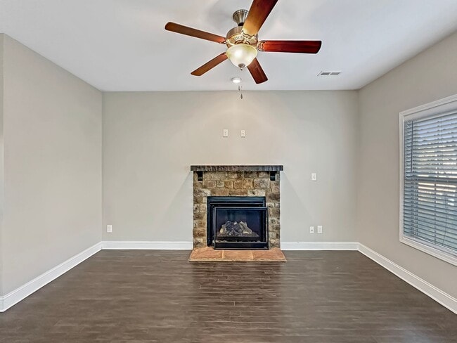 Building Photo - Perfect Location! Beautiful 3 bedroom home for rent!